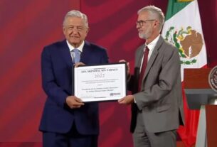 OMS galardona a AMLO por su compromiso por la salud de la población mexicana
