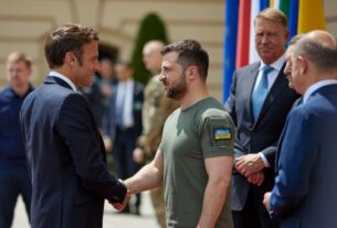 Emmanuel Macron visita Ucrania y denuncia crímenes de guerra
